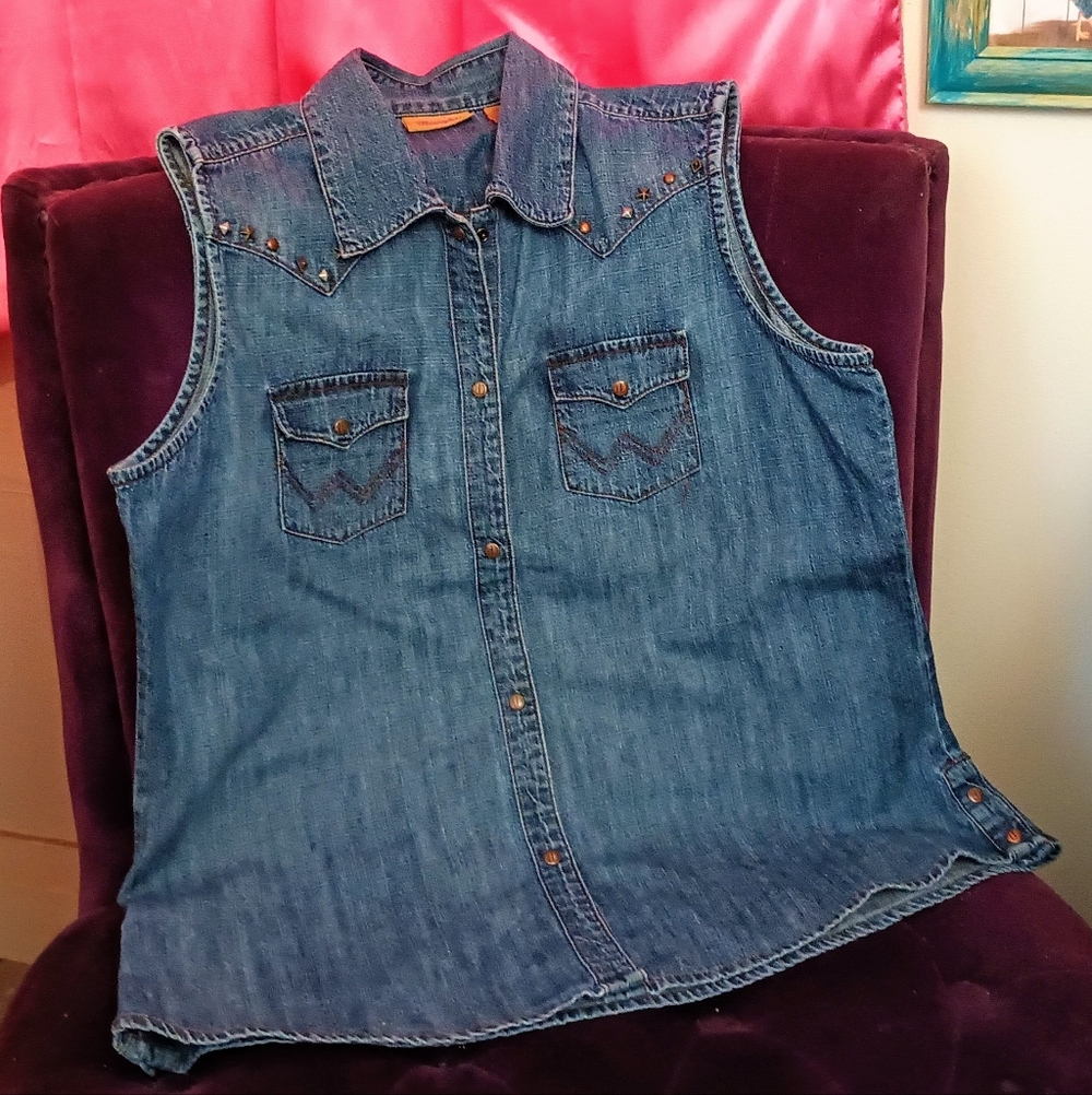 Wrangler Sleeveless Snap Shirt Large